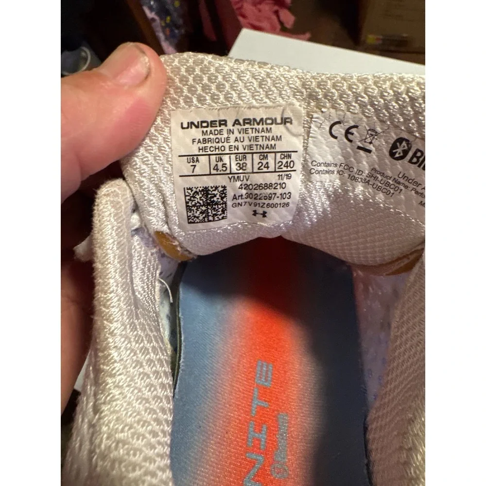 Under‎ Armour HOVR Infinite Womens Running Shoes 7 White Blue Orange 3022597-103